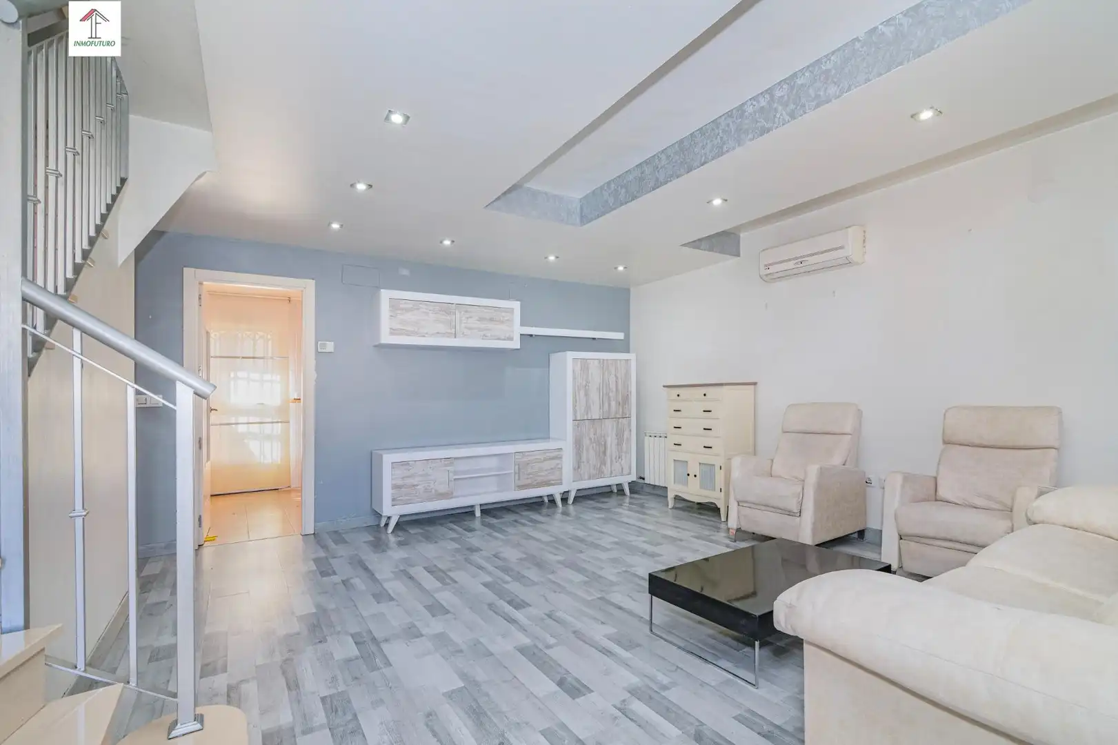 Casa aparellada amb terrassa en venda a Avenida LUIS JAVIER 2, imagen 5