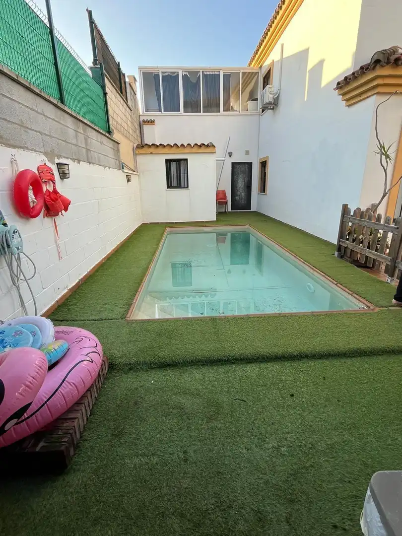 Swimming pool of Detached homes for sale in Algeciras  with Storage room and Swimming Pool