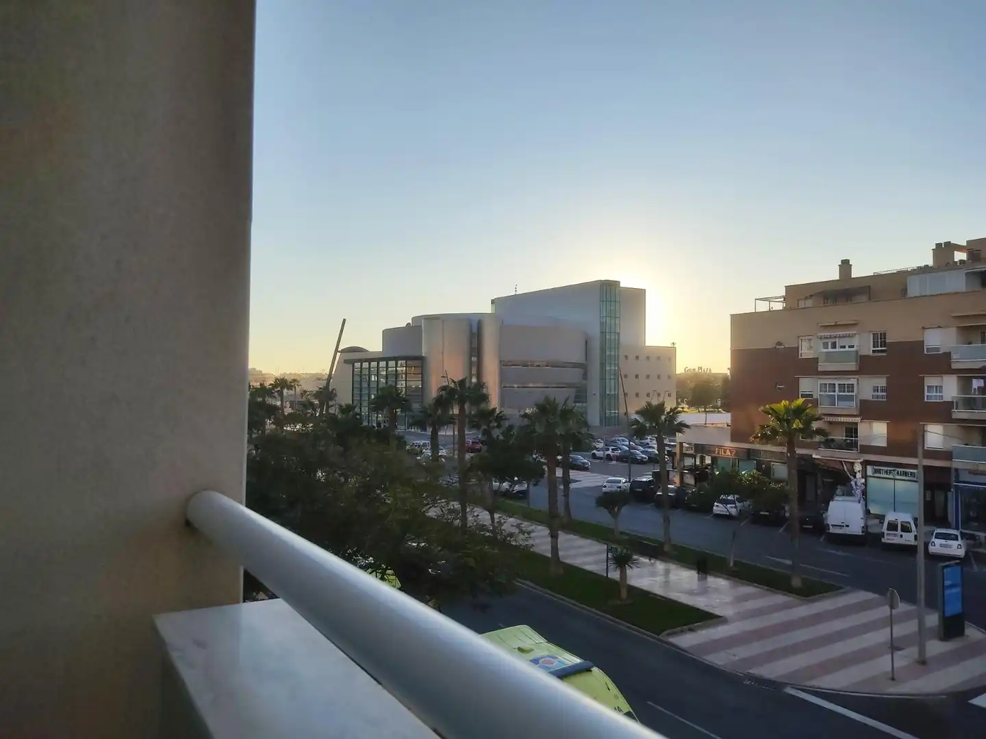 Vista exterior de Piso de alquiler en Roquetas de Mar con Aire acondicionado, Jardín privado y Terraza