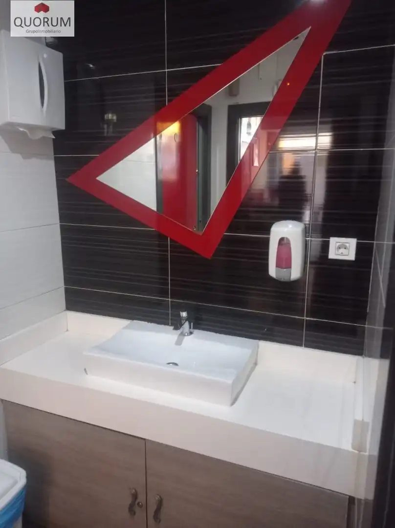 Bany de Local en venda en Barakaldo  amb Moblat