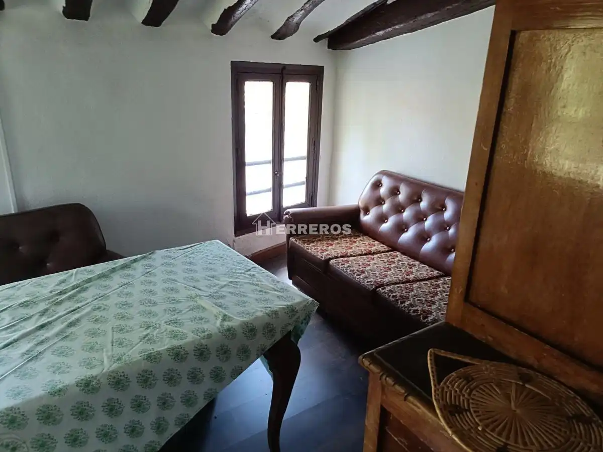 Habitación de Casa o chalet en venta en Villanueva de Cameros con Calefacción, Trastero y Balcón
