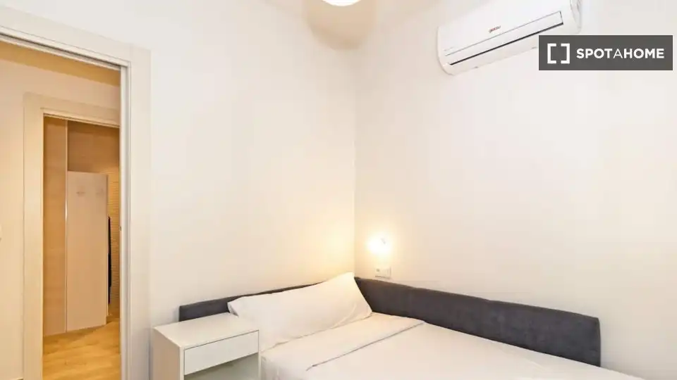 Habitación de Piso de alquiler en Valencia con Aire acondicionado, Calefacción y Amueblado