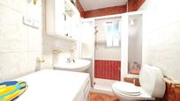 Bathroom of Apartment for sale in  Madrid Capital  with Air Conditioner, Heating and Terrace