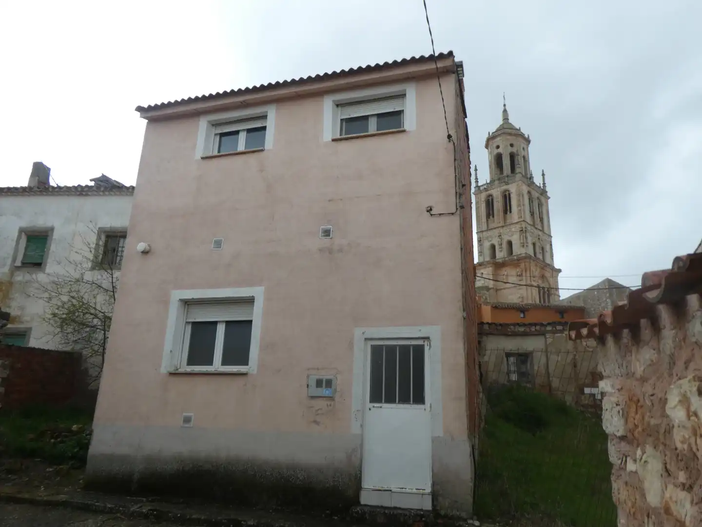 Vista exterior de Casa adosada en venda en Santa María del Campo amb Traster