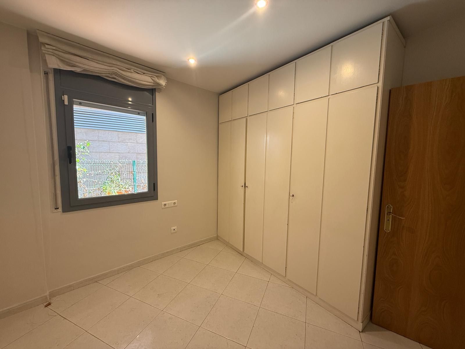 Dormitori de Planta baixa en venda en Girona Capital amb Aire condicionat, Calefacció i Terrassa