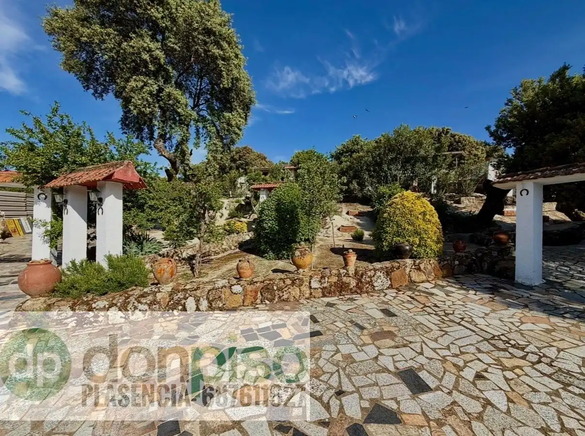 Vista exterior de Finca rústica en venta en Malpartida de Plasencia con Jardín privado y Piscina