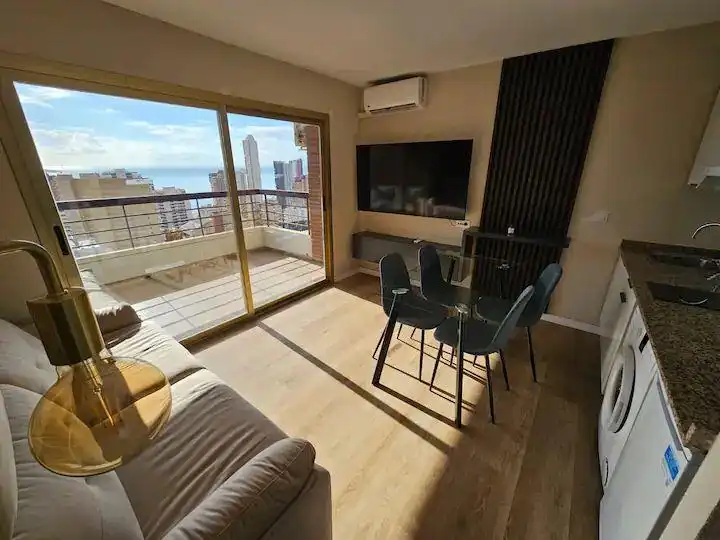 Sala d'estar de Estudi en venda en Benidorm amb Aire condicionat, Terrassa i Piscina