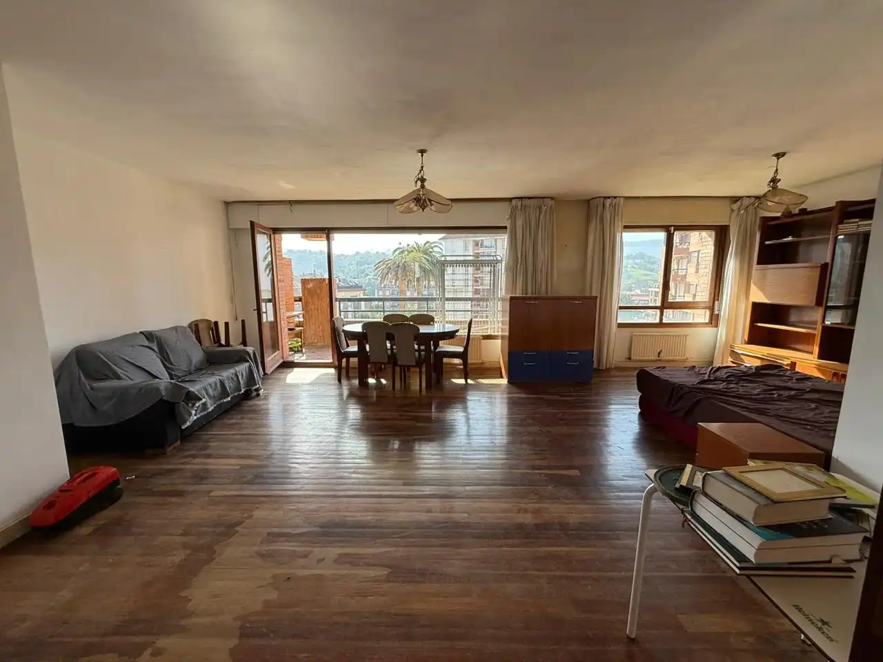 Sala d'estar de Pis en venda en Castro-Urdiales amb Calefacció, Parquet i Terrassa
