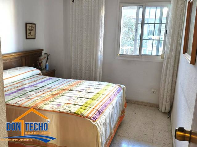 Piso en Venta en Calle Alcaucín en El Palo