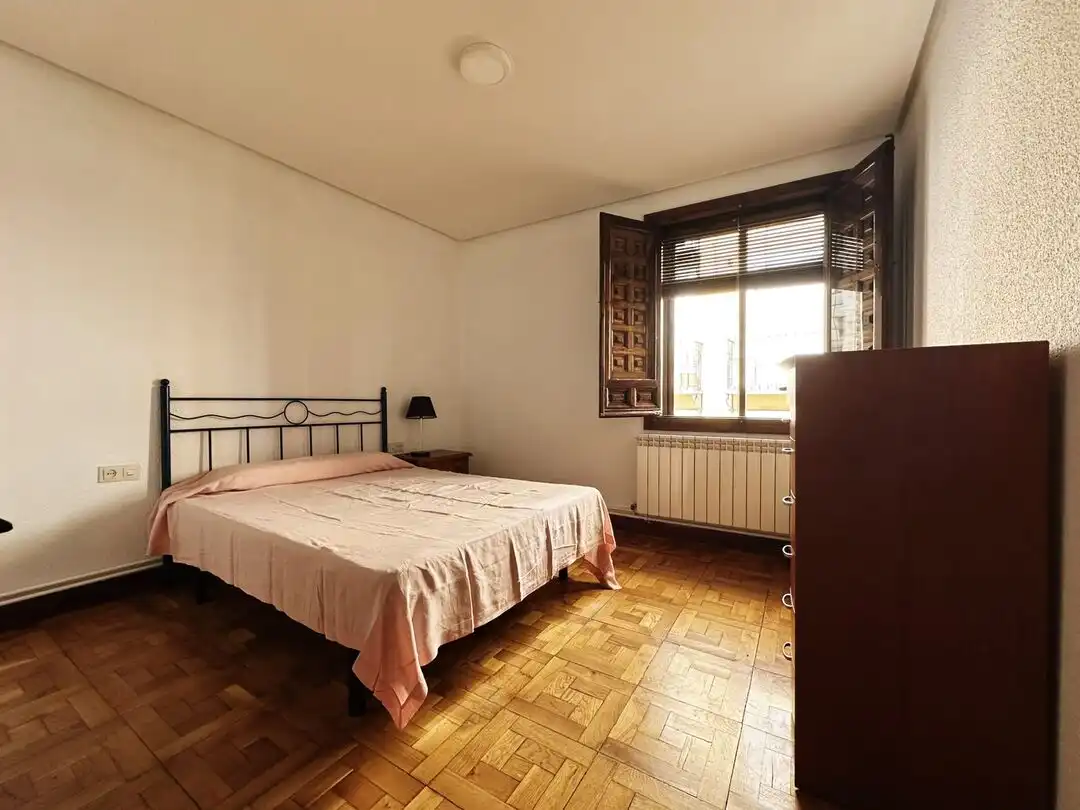 Schlafzimmer von Wohnung zur Miete in Toledo mit Klimaanlage, Heizung und Terrasse