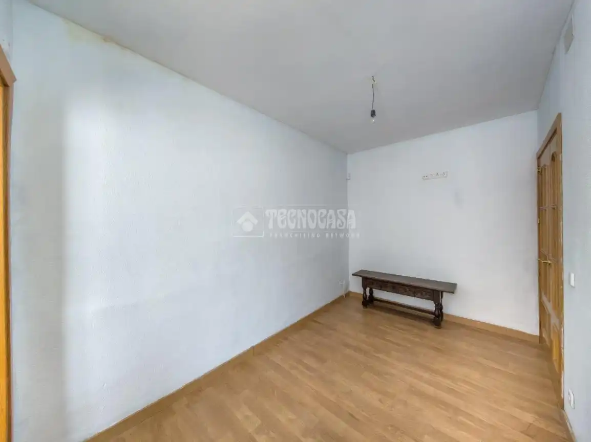 Habitación de Piso en venta en Madrid con Alarma