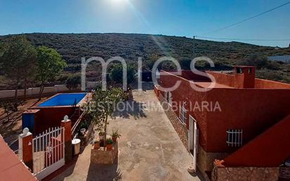 Vista exterior de Casa o xalet en venda en Montroy amb Aire condicionat, Terrassa i Piscina