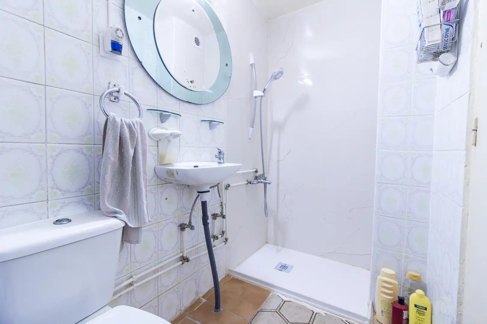 Bathroom of Flat for sale in Sevilla  with Air Conditioner, Heating and Furnished