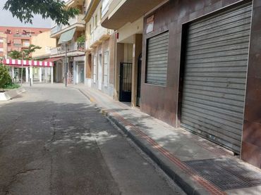 Local comercial de lloguer a Avenida de Andalucía