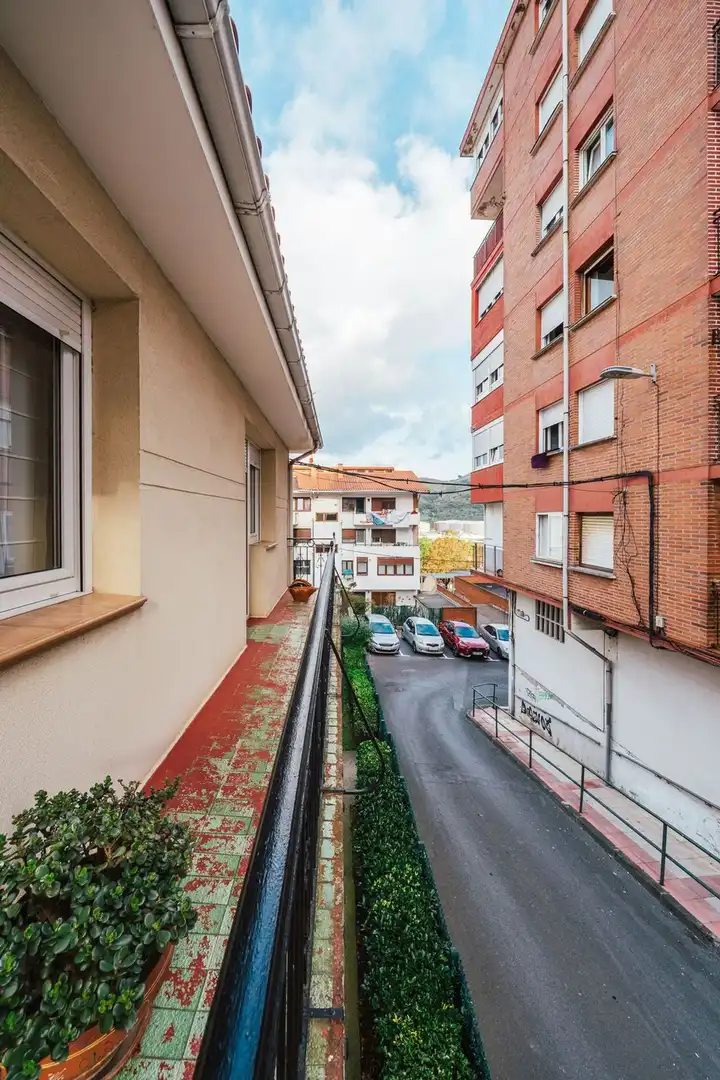 Außenansicht von Country house zum Verkauf in Muskiz mit Privatgarten, Terrasse und Balkon