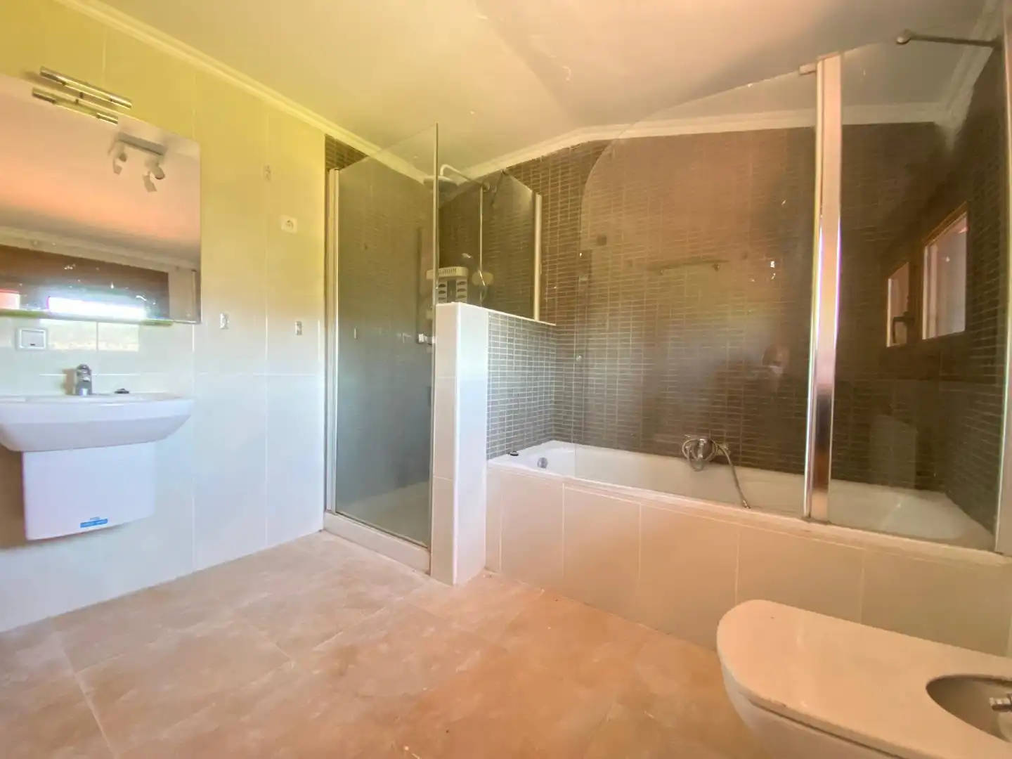 Bany de Casa o xalet en venda en Condado de Treviño amb Jardí privat, Terrassa i Traster