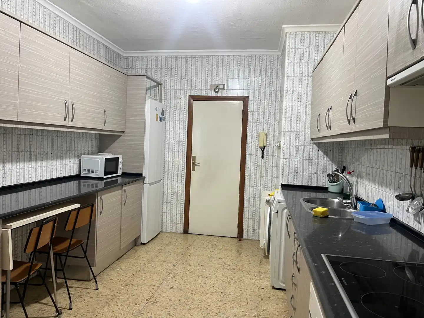 Kitchen of Flat for sale in Salamanca  with Heating, Parquet flooring and Furnished
