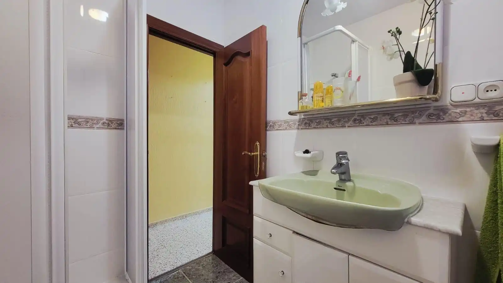 Bathroom of Flat for sale in Almería  with Terrace and Furnished
