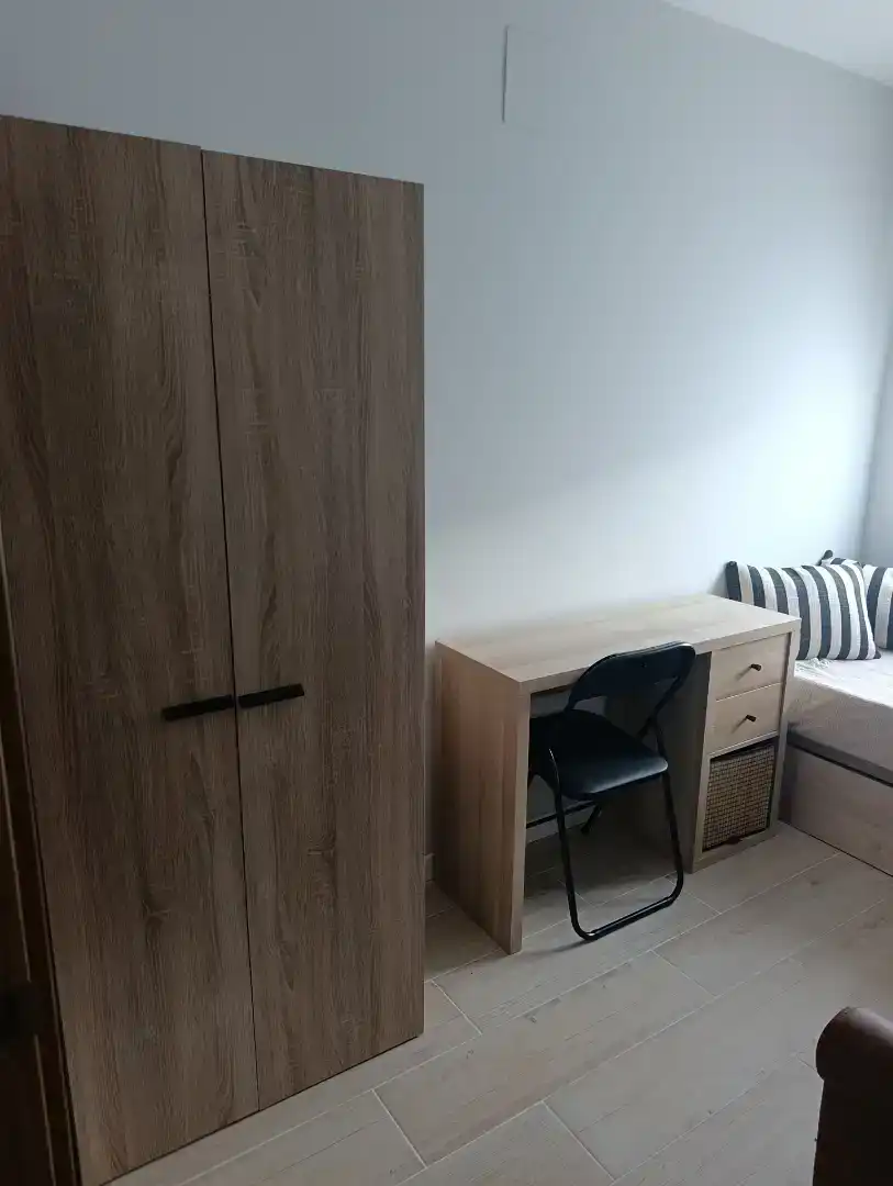 Schlafzimmer von Wohnung zur Miete in Cabra mit Abstellraum, Möbliert und Waschmaschine
