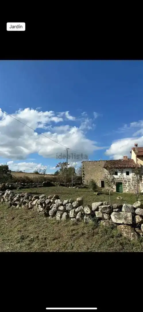 Casa adosada en venda en Valle de Valdebezana amb Jardí privat