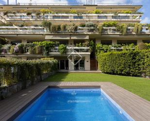 Piscina de Pis en venda en  Barcelona Capital amb Aire condicionat, Calefacció i Jardí privat