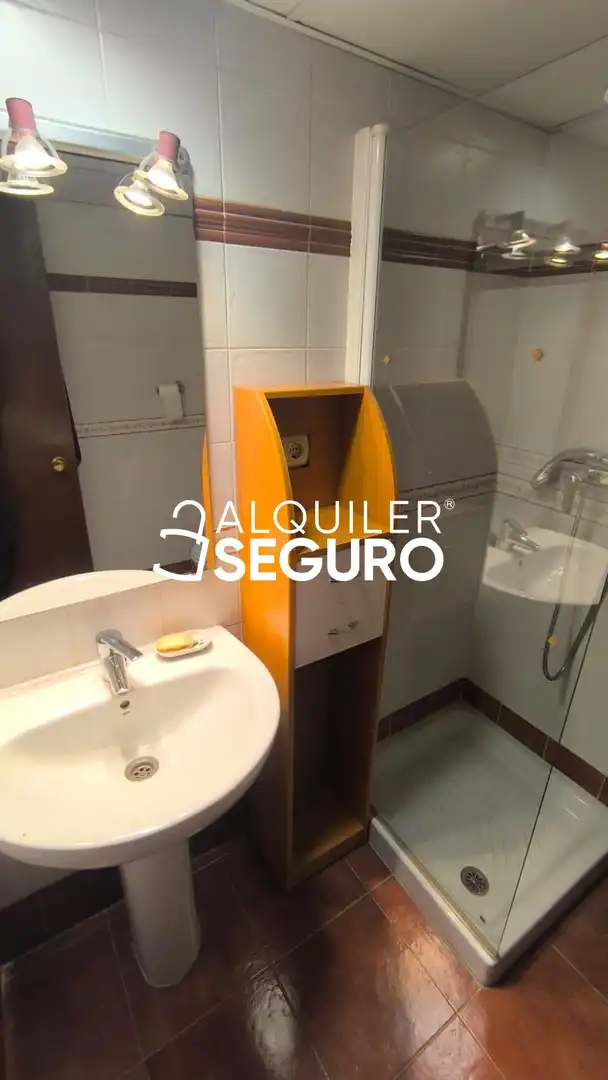 Flat for rent in Sevilla  with Air Conditioner and Furnished