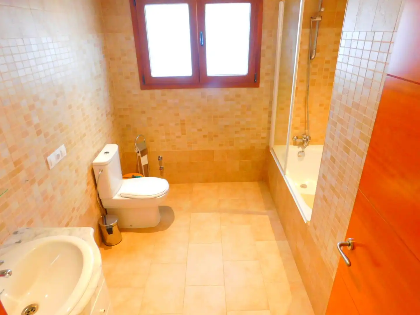 Baño de Casa o chalet en venta en Palau-saverdera con Aire acondicionado, Jardín privado y Terraza