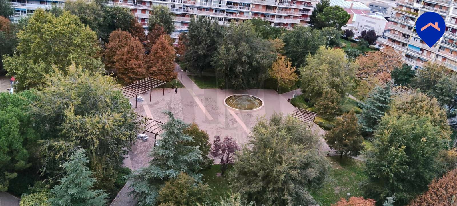 Vista exterior de Àtic en venda en Torrejón de Ardoz amb Calefacció, Jardí privat i Terrassa