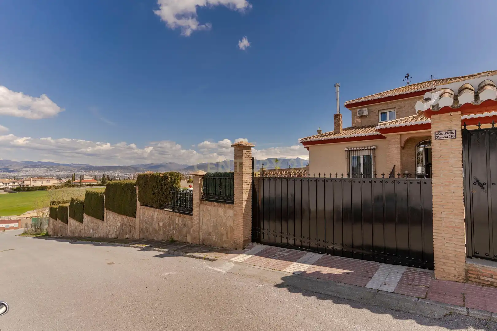 Vista exterior de Casa o chalet en venta en Las Gabias con Jardín privado, Trastero y Piscina