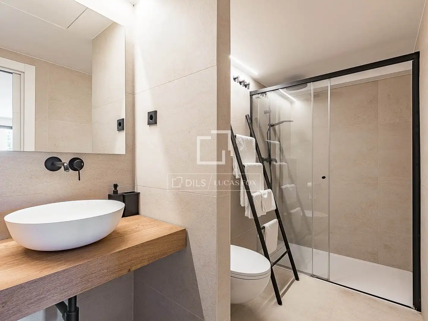 Baño de Piso en venta en Barcelona con Aire acondicionado, Terraza y Balcón