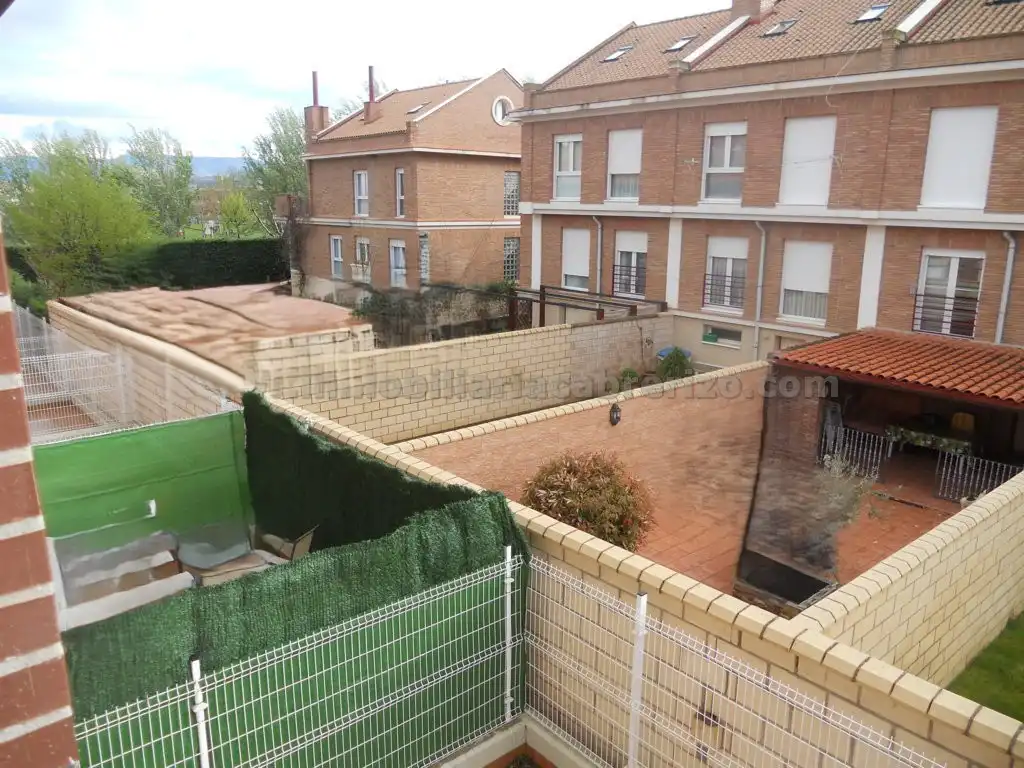 Adossat amb jardí en venda a Calle Niabina, imagen 2