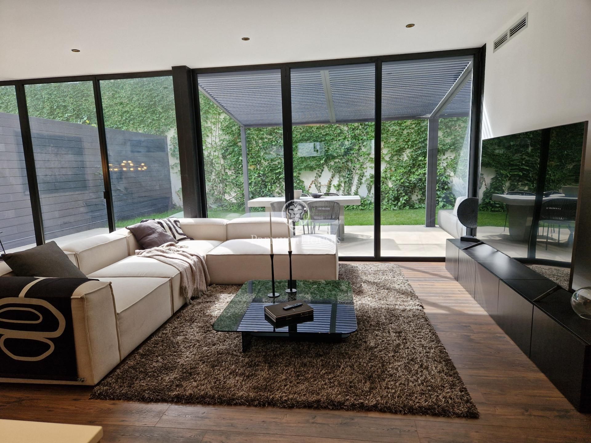 Living room of Planta baja for sale in  Barcelona Capital  with Private garden, Terrace and Community pool