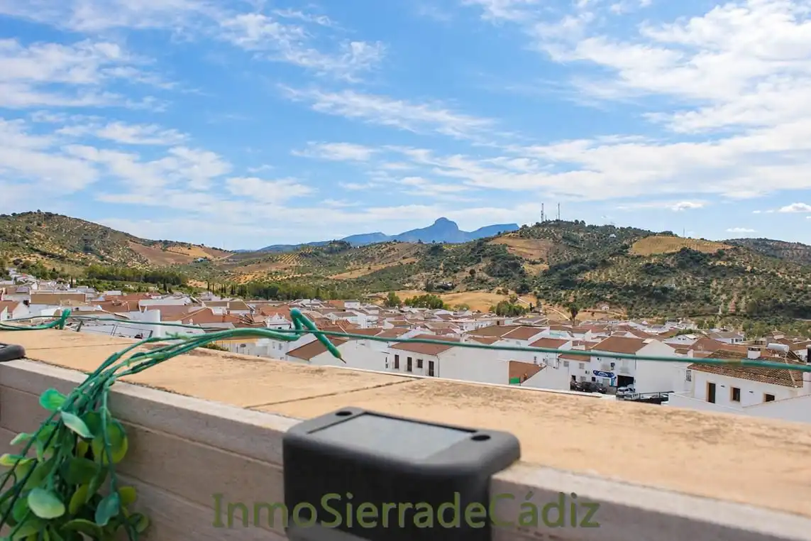 Vista exterior de Piso en venta en Algodonales, Cádiz