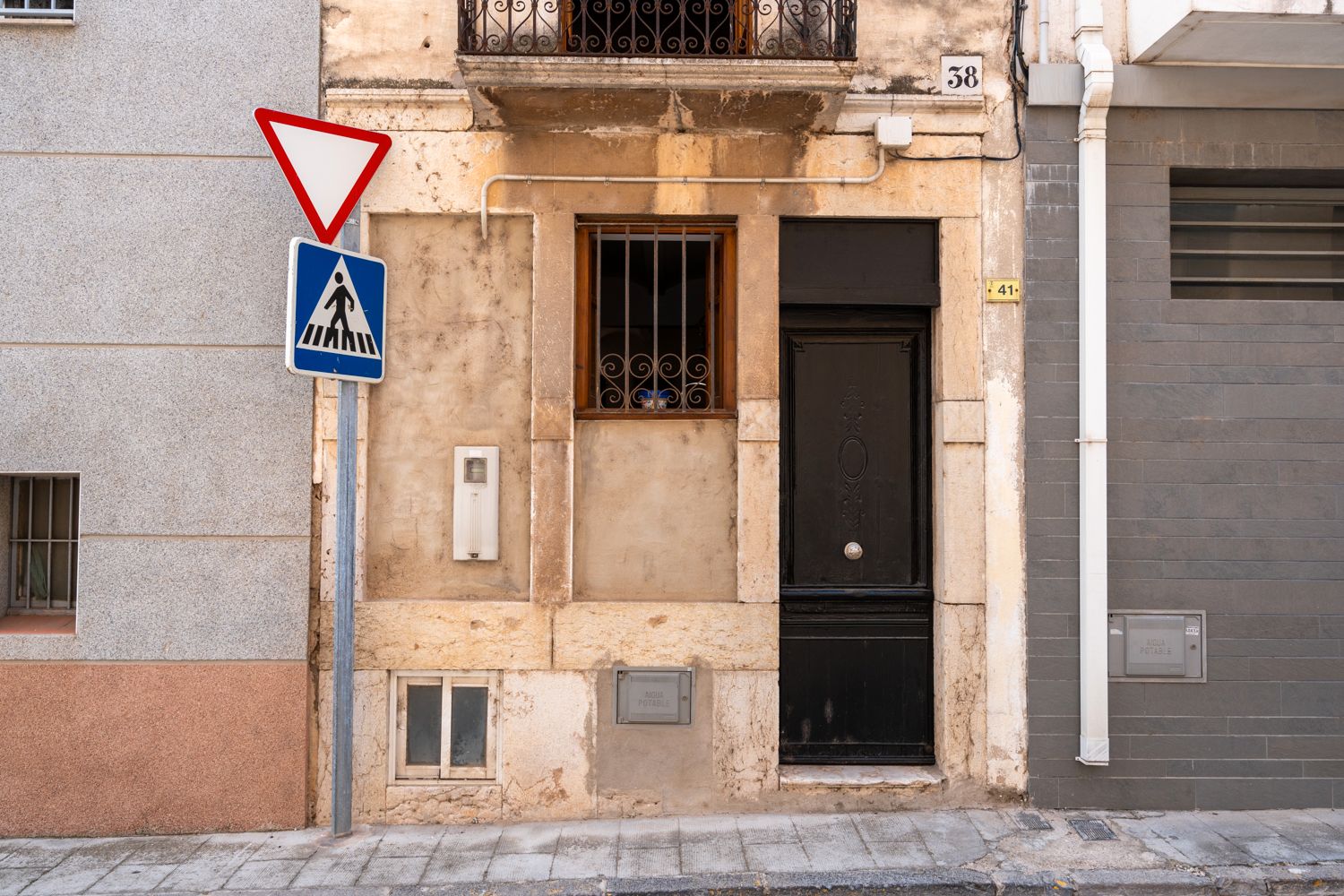 Vista exterior de Casa adosada en venda en Tortosa amb Terrassa, Moblat i Balcó