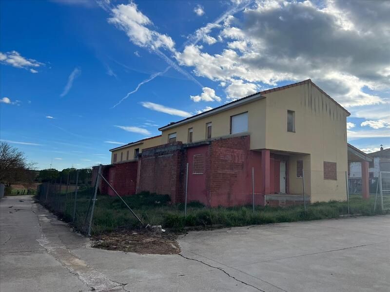 Casa o xalet en venda a GLORIA FUERTES, Modúbar de la Emparedada
