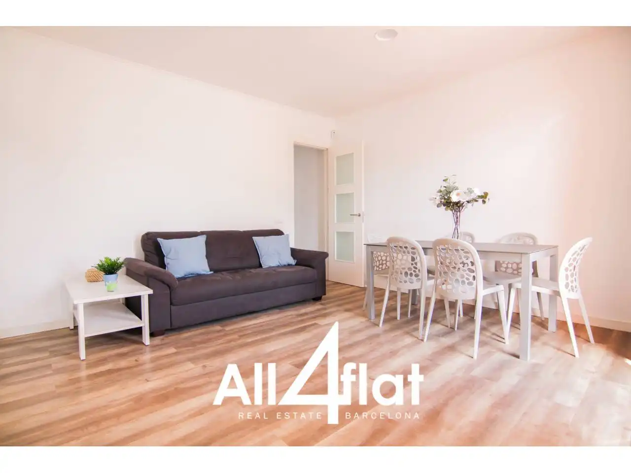 Living room of Flat for rent in Barcelona  with Air Conditioner, Parquet flooring and Terrace