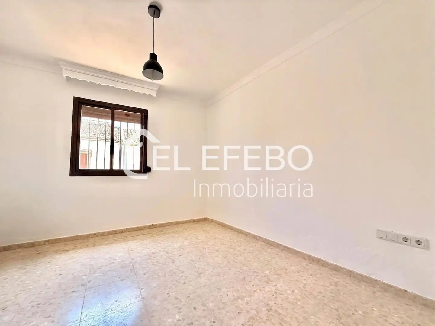 Vista exterior de Casa o xalet de lloguer en Antequera amb Aire condicionat, Calefacció i Terrassa