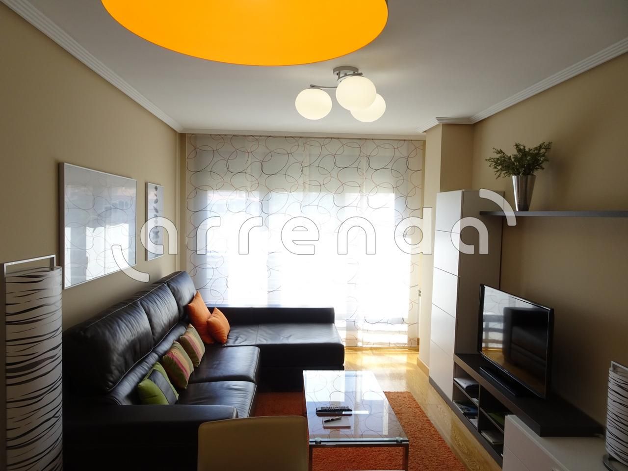 Sala d'estar de Pis de lloguer en Santander amb Calefacció, Traster i Moblat