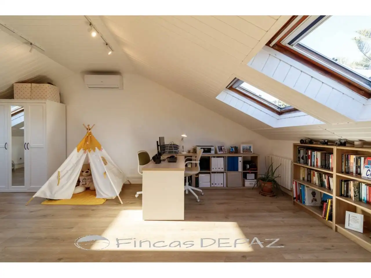 Bedroom of Detached homes for sale in Castelldefels  with Air Conditioner, Heating and Private garden