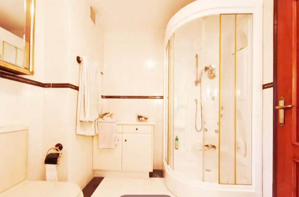Baño de Piso de alquiler en Santiago de Compostela  con Amueblado