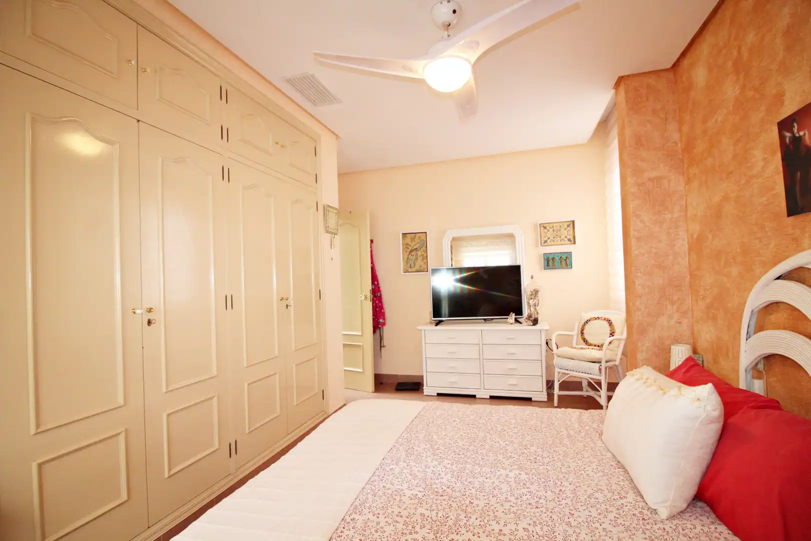 Habitación de Casa adosada en venta en Punta Umbría con Aire acondicionado, Terraza y Trastero