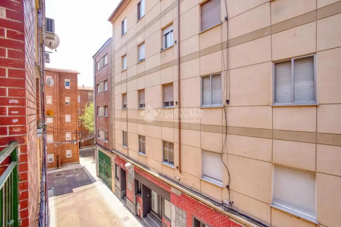 Vista exterior de Piso de alquiler en Salamanca con Calefacción y Balcón