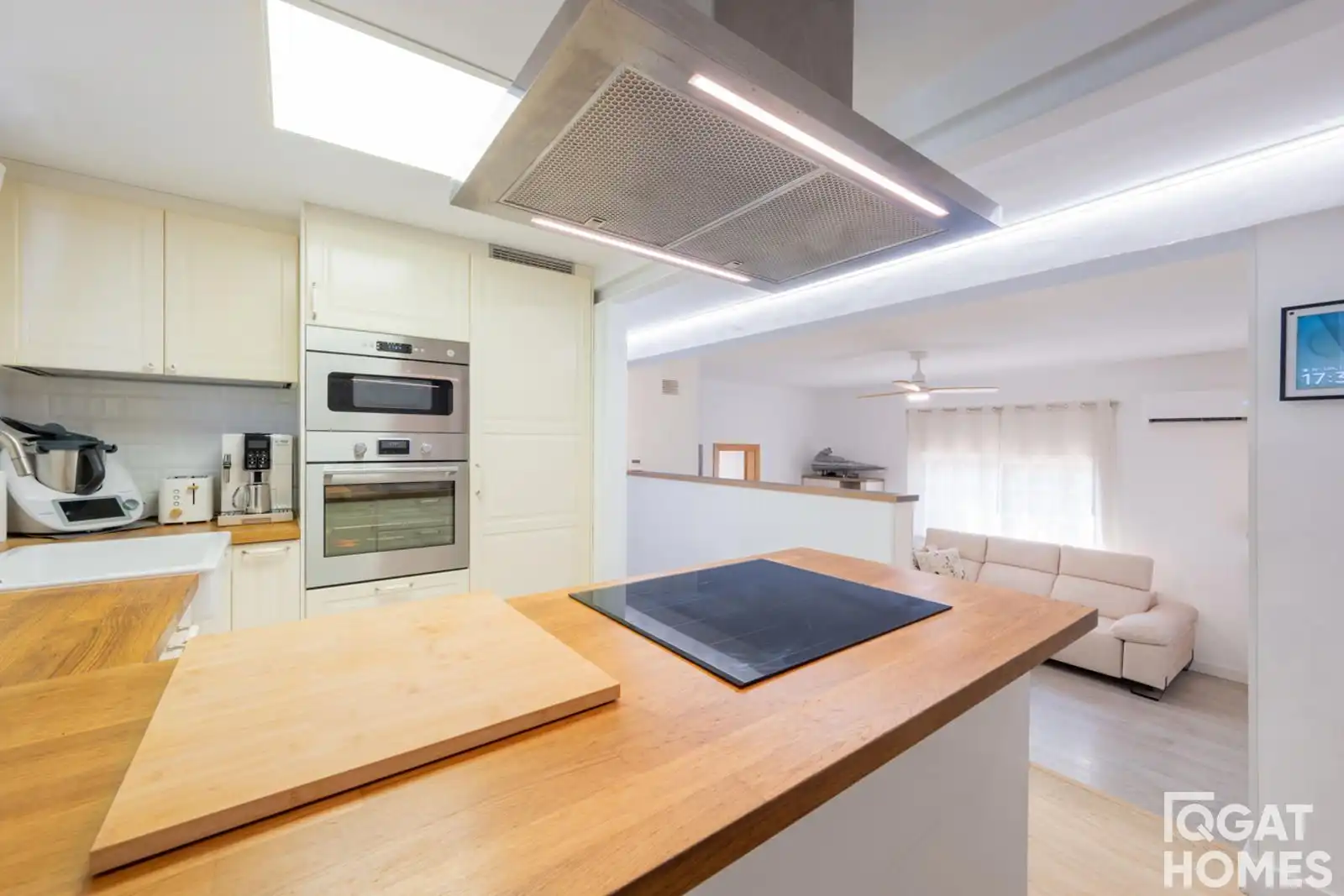 Cuina de Casa o xalet en venda en Sant Cugat del Vallès amb Aire condicionat, Calefacció i Terrassa