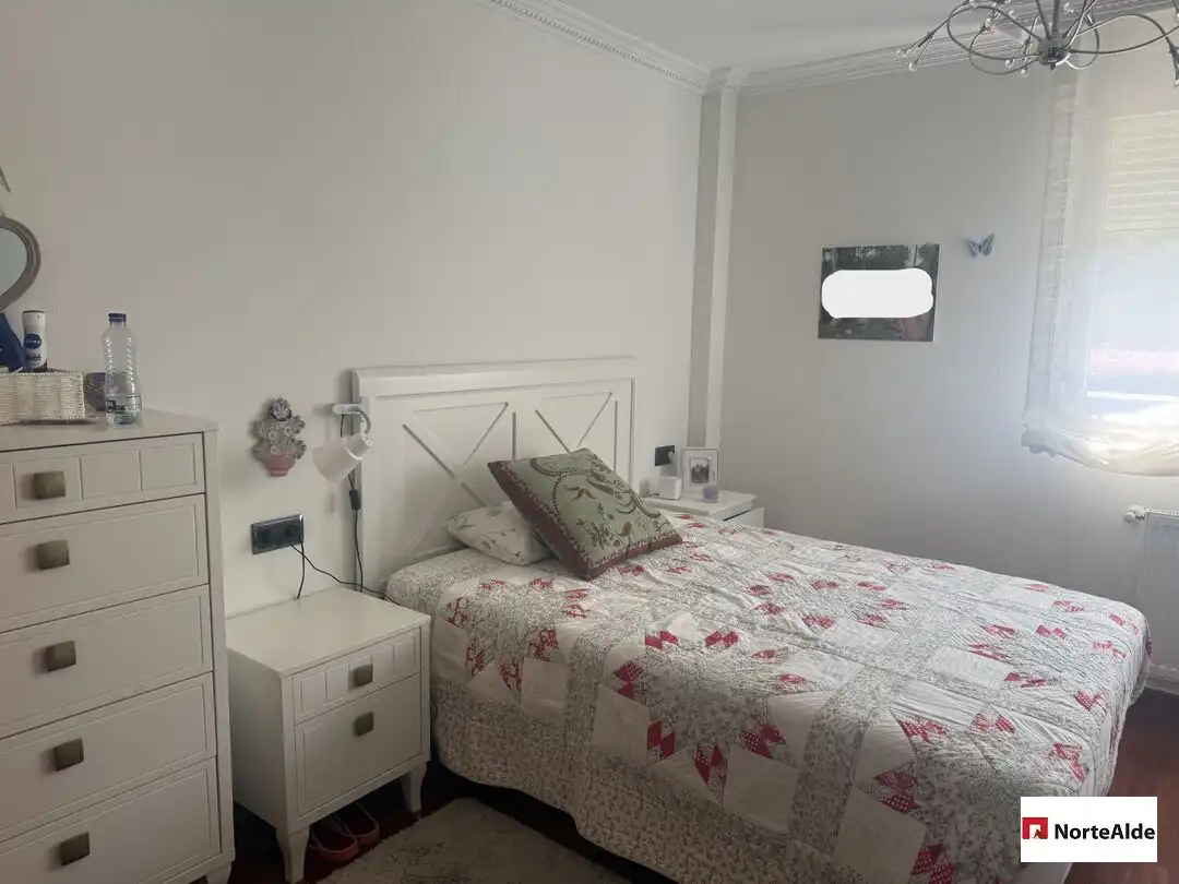 Schlafzimmer von Wohnung zum Verkauf in Barakaldo  mit Heizung, Privatgarten und Abstellraum