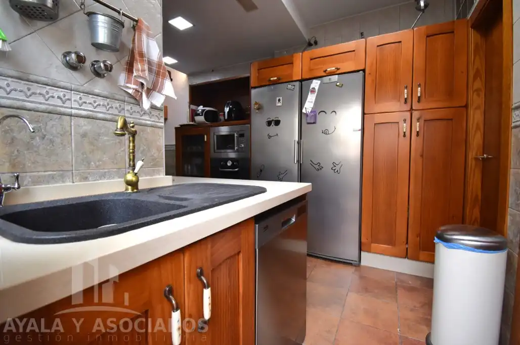 Cuina de Casa o xalet en venda en La Unión amb Aire condicionat, Calefacció i Jardí privat