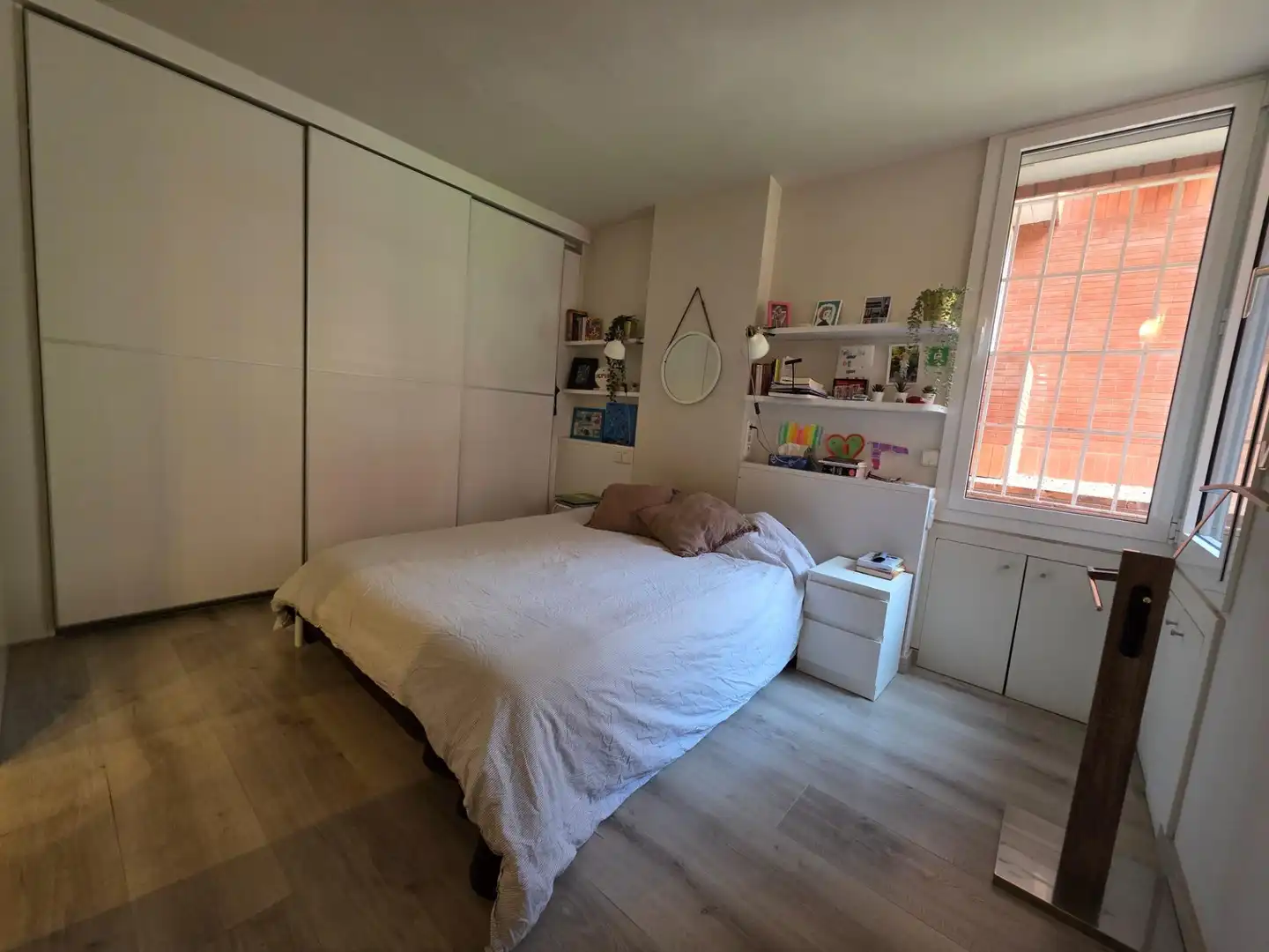 Schlafzimmer von Erdgeschoss zum Verkauf in Barcelona mit Parkett