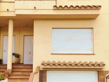 Casa amb balcó en venda a Calle VALENCIA