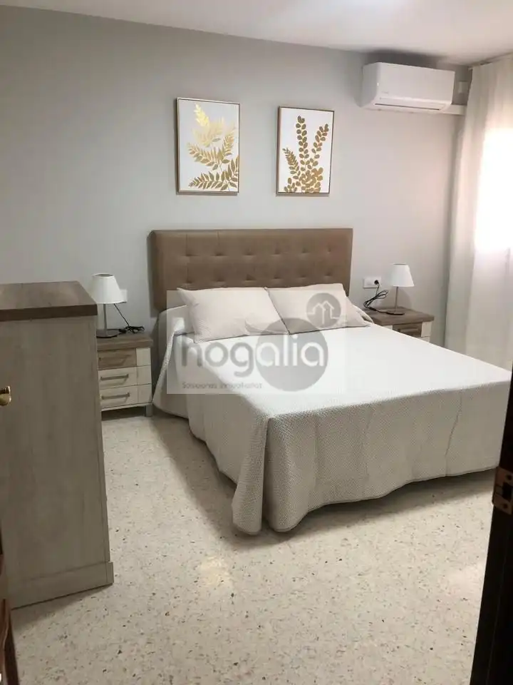 Habitación de Piso de alquiler en Sevilla con Aire acondicionado y Amueblado