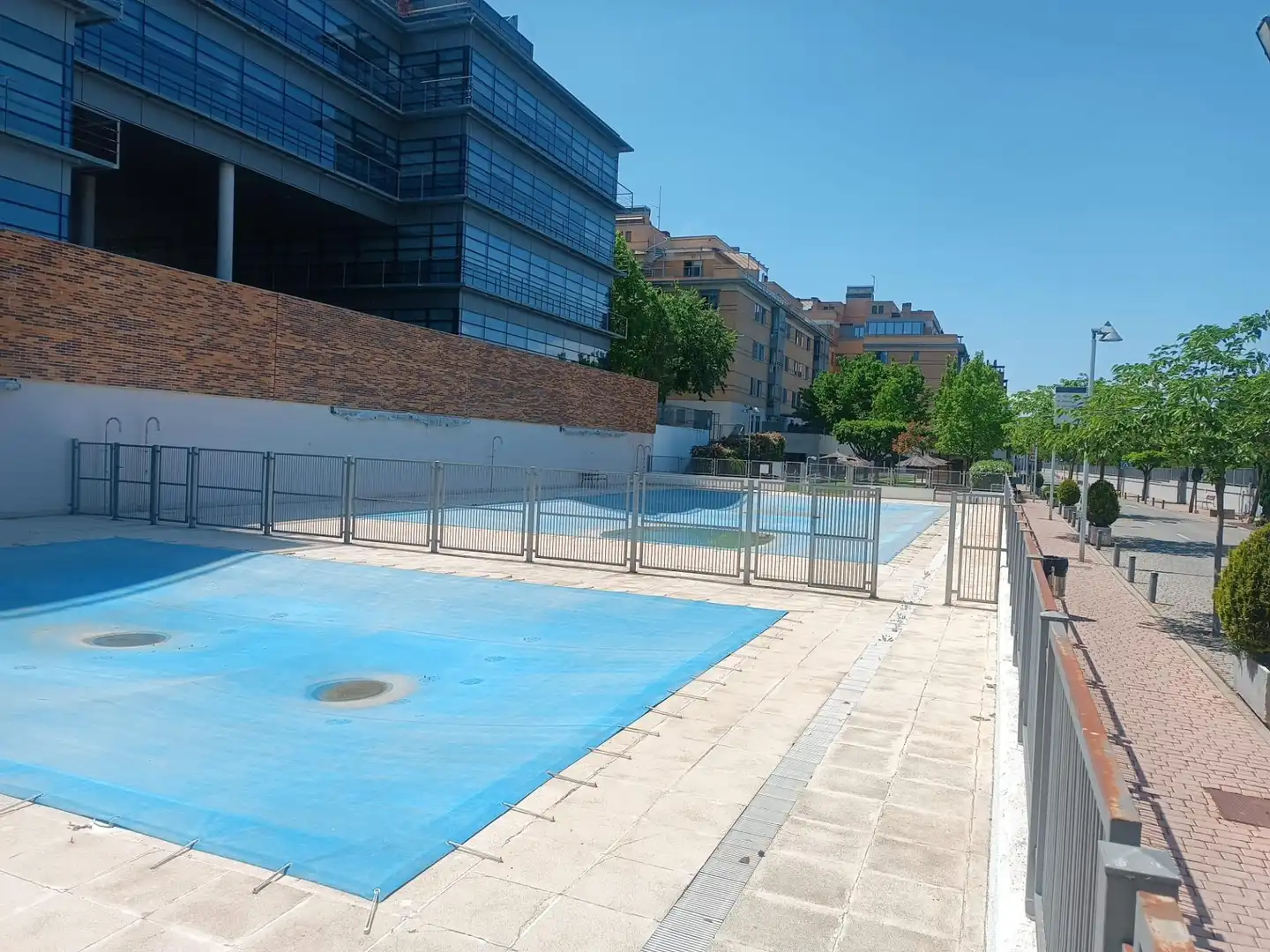 Piscina de Pis en venda en Madrid amb Aire condicionat, Calefacció i Jardí privat
