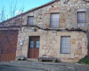 Vista exterior de Finca rústica en venda en Cidones amb Parquet, Traster i Moblat